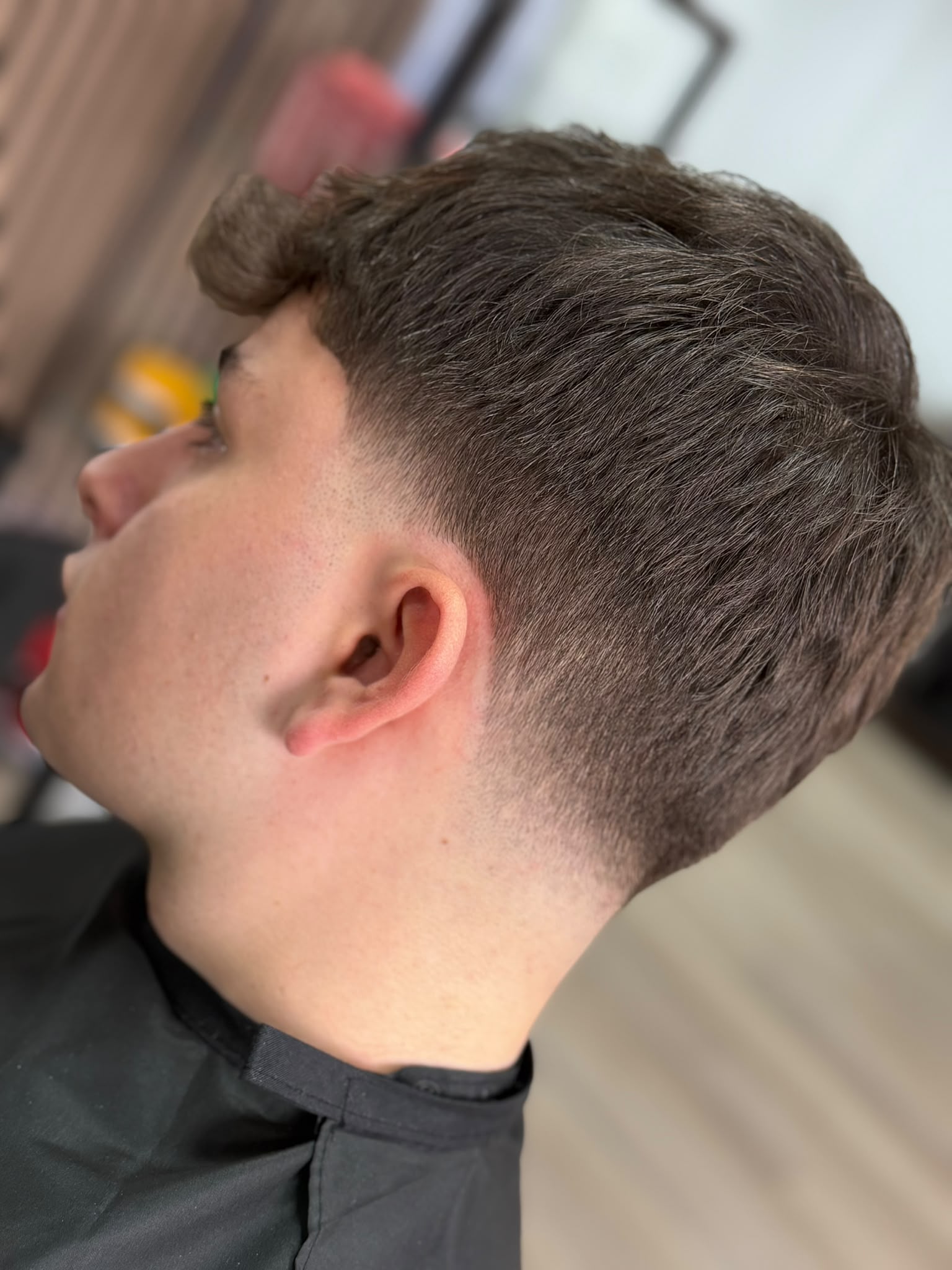 Corte fade y peinado en Academy Rafa Vargas Barberia Santander 4