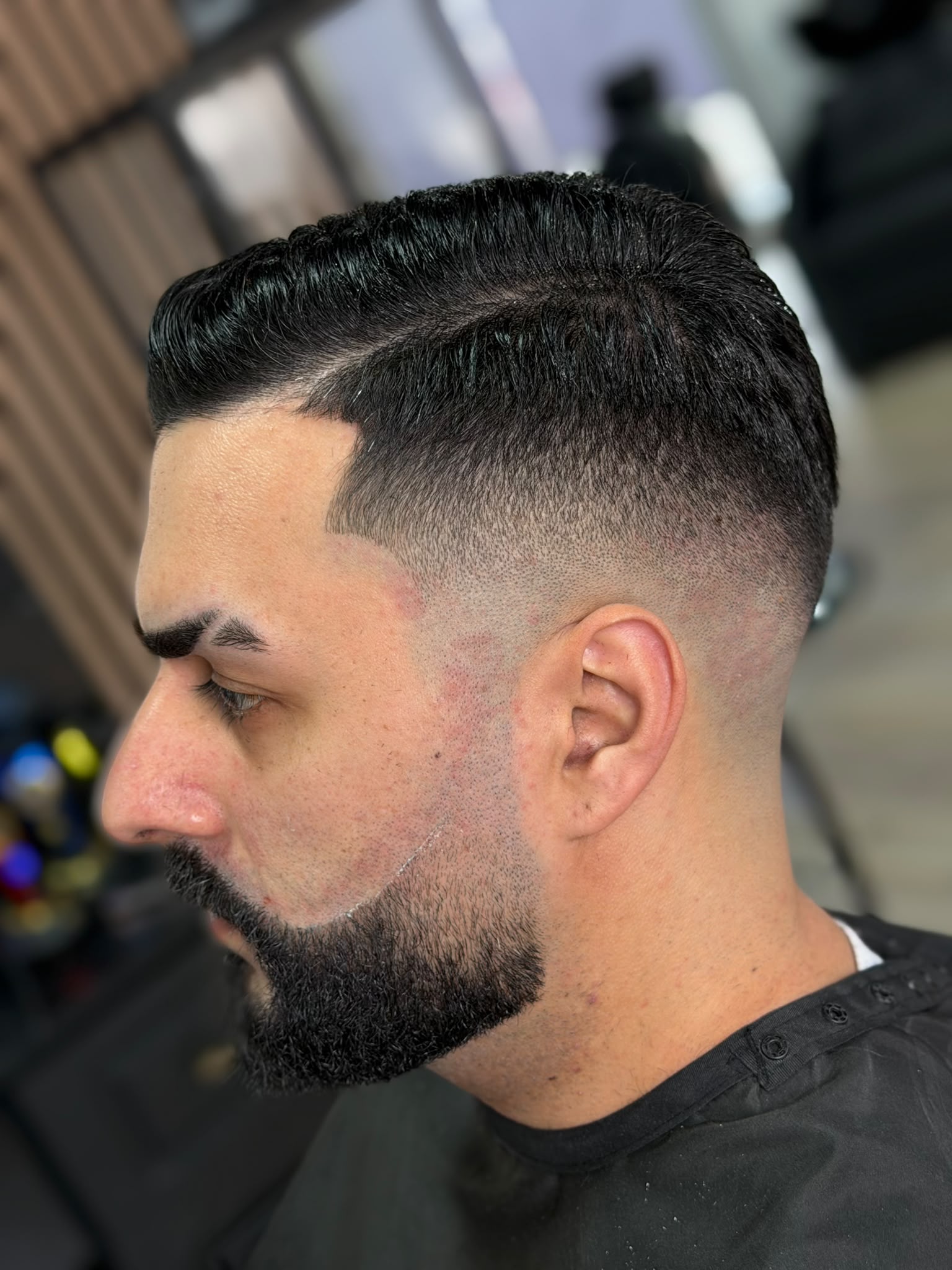 Corte fade y peinado en Academy Rafa Vargas Barberia Santander 8
